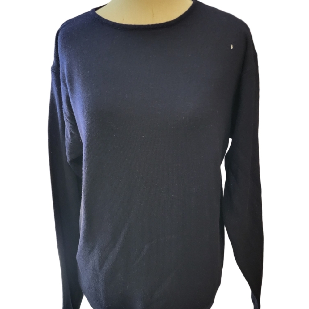 Women's 100% cashmere sweater in size medium, available in navy.
